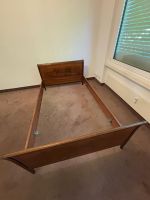 Holzbett von Kordeuter Zürich mit verstellbarem Lattenrost
