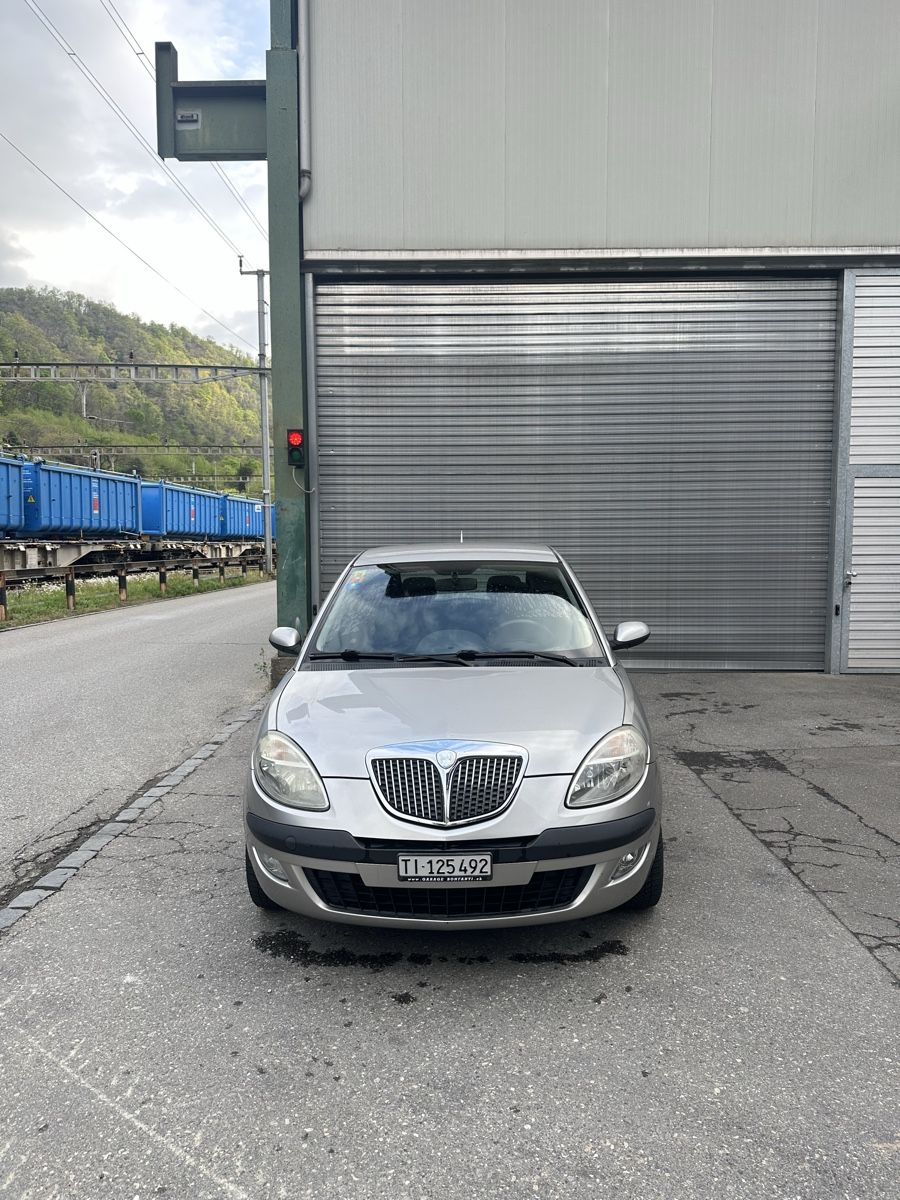 Lancia Autos: Lancia Ypsilon 2004 1.4 - Silver, Great Condition, Automatic – Gebraucht aus Cureglia von gab_bz6z 2