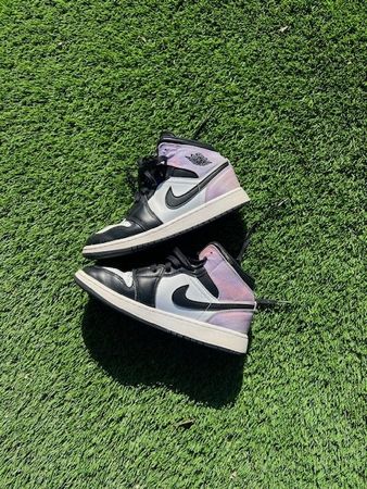 Jordan 1 Mid, pointure 36.5, neuves!