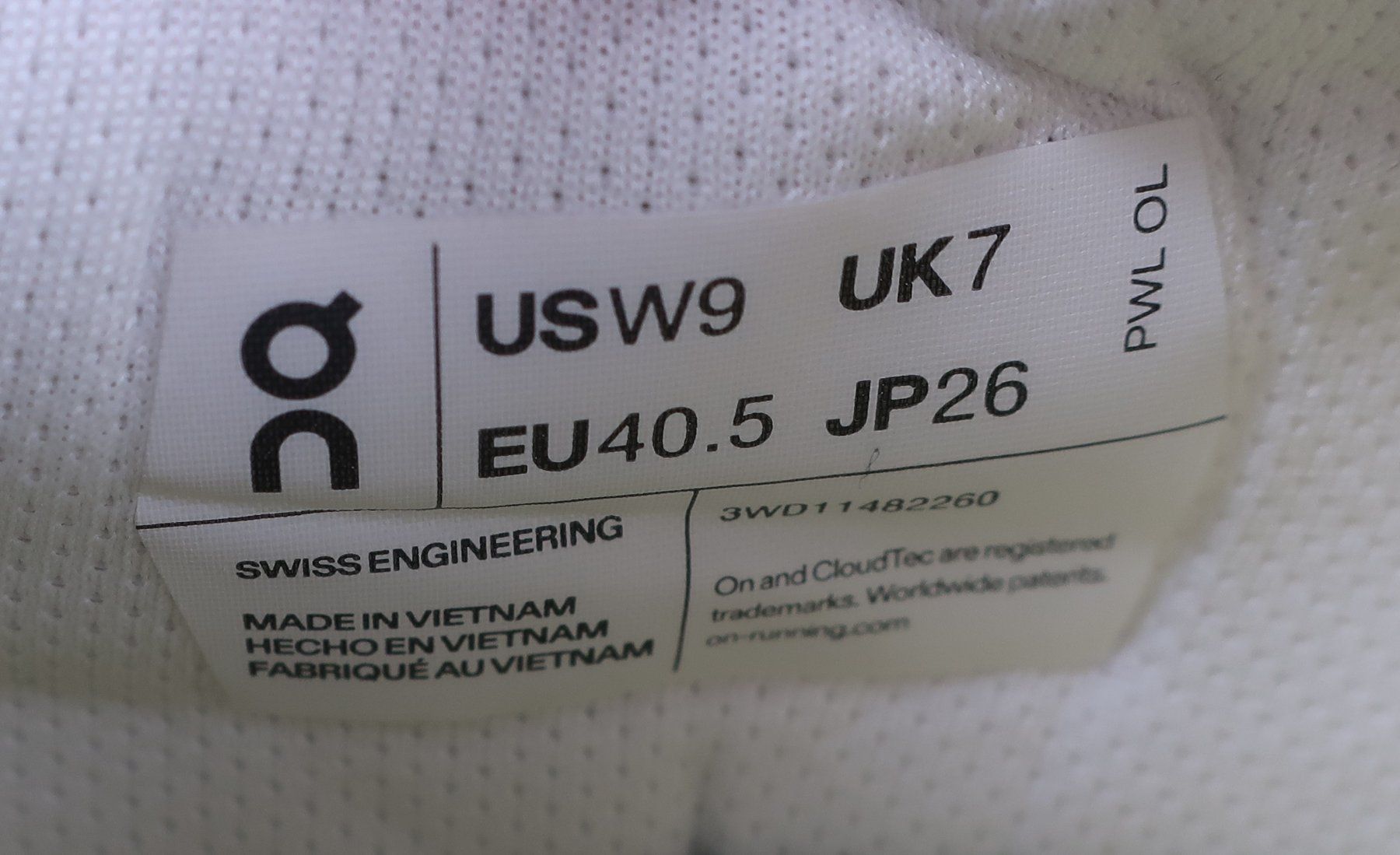 On Scarpe da uomo: Weisse "THE ROGER Spin" Sneakers von ON – Usato da Volketswil venduto da brockipfannenstil 8