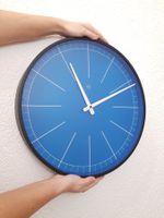 Ethan Uhr Wanduhr Blau Plastik