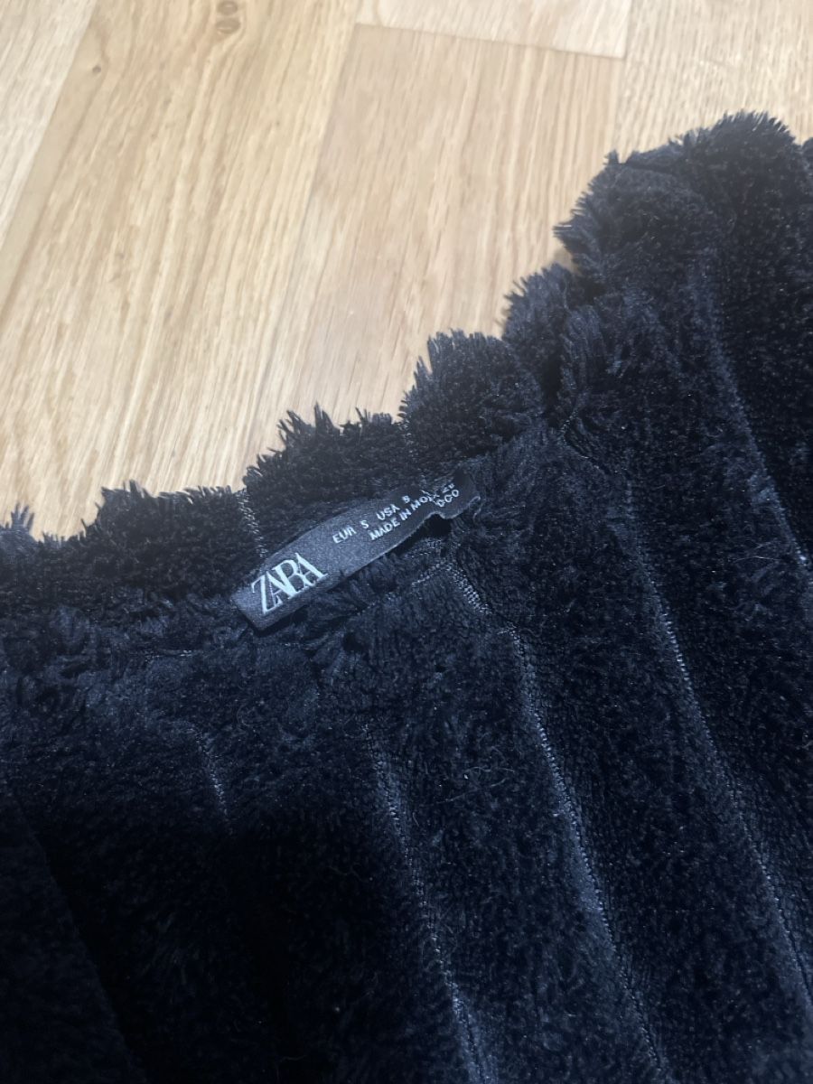 Zara Top: Pull noir ZARA – Usato da Le Locle venduto da Mayd_h 1