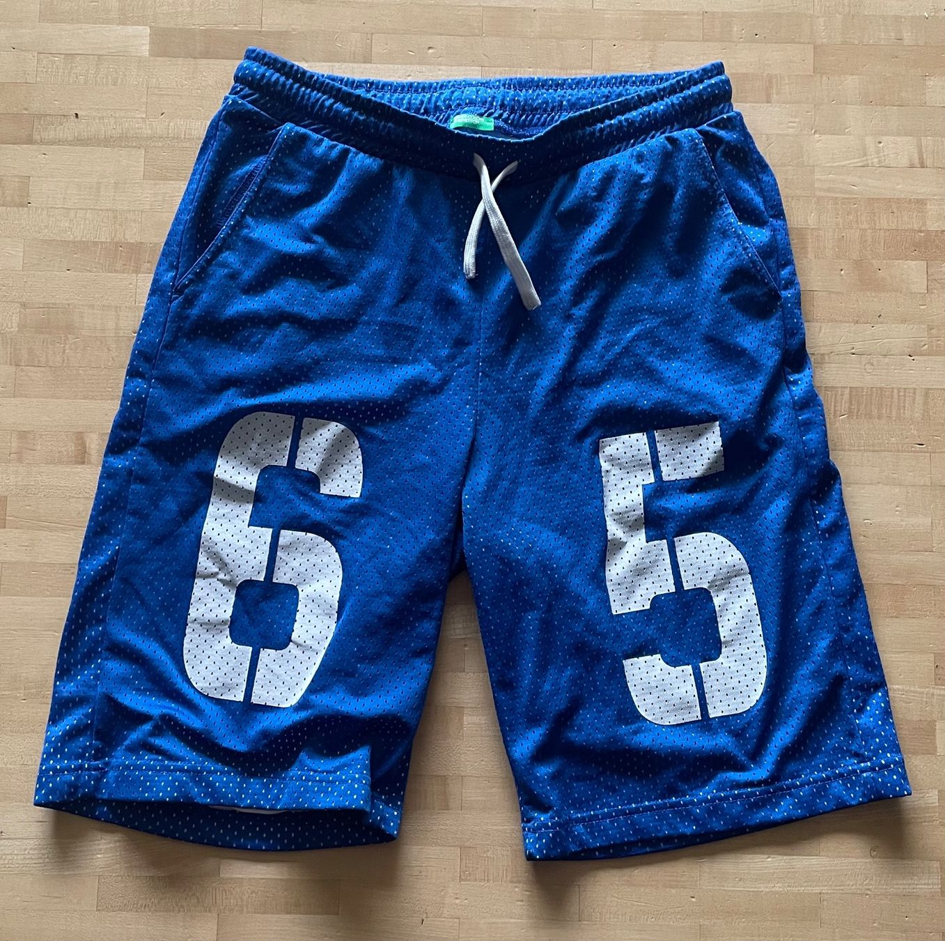 Benetton Hosen: Benetton Shorts, Gr. 176 oder 164, Top Zustand! – Gebraucht aus Winterthur von crave
