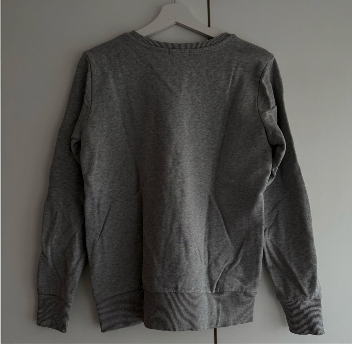 Calvin Klein Maglioni & Felpe: Calvin Klein Jeans Sweatshirt grau, Grösse S – Nuovo (secondo la descrizione) da Tuggen venduto da jess_gls06 1