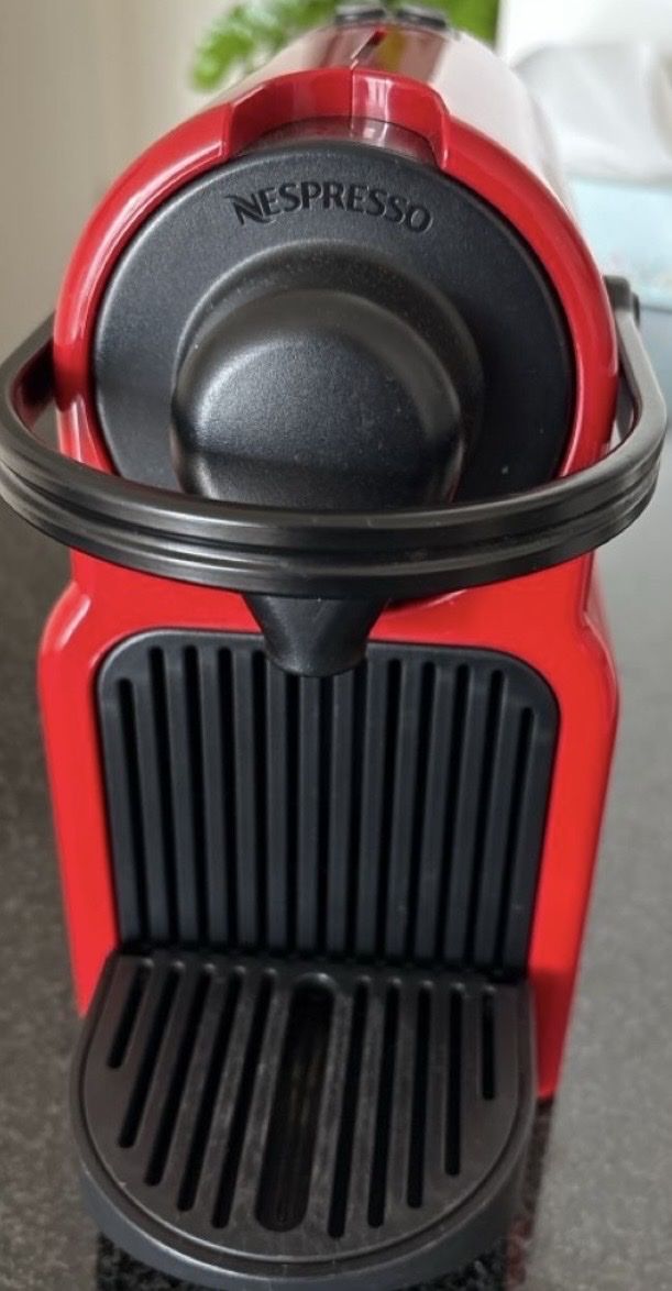 Krups Machines à café & Machines à expresso: Nespresso krups Red Coffee Machine - Great Condition! – Neuf (Voir description) à Zürich par dil_mdn7
