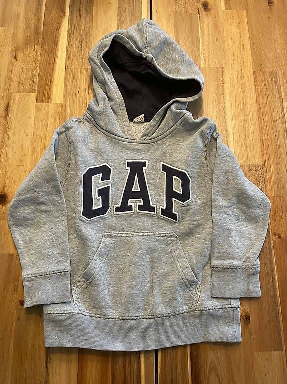 Gap Pullover & Sweatshirts: Pull à capuche Gap - 104 – Neu (gemäss Beschreibung) aus Estavayer-le-Lac von bess- 1