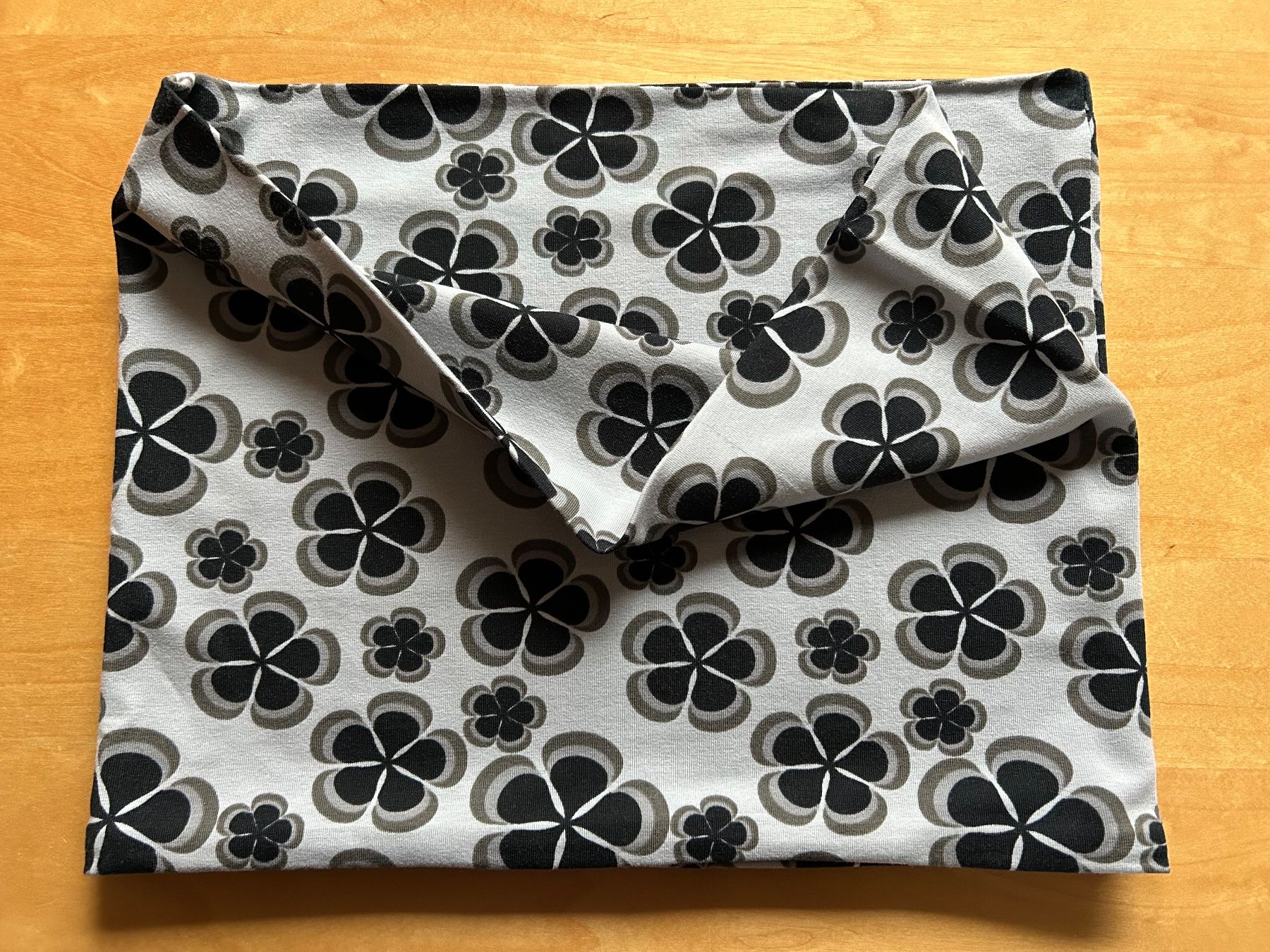 Foulard & Sciarpe: Loop -Schlauchschal - Baumwoll-Jersey - Handarbeit- Unikat – Nuovo e nell'imballaggio originale da Riniken venduto da KreativImKopf 1