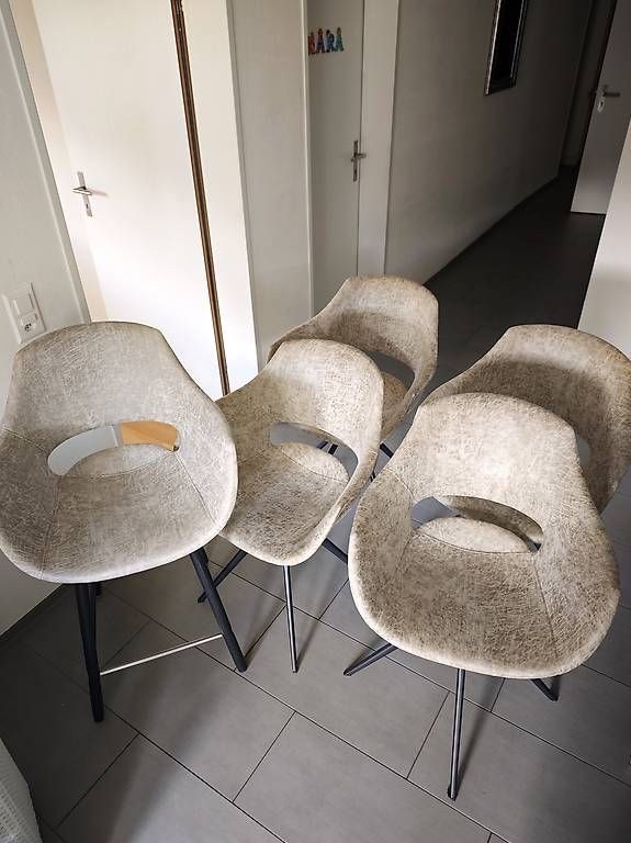 Stühle: stuhlset 4+1 barhocker stühlset – Gebraucht aus Chur von Edina1994 4