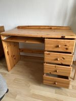 Schreibtisch aus Holz mit Schubladen