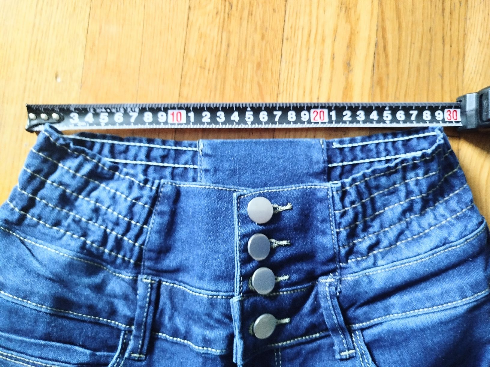 Jeans: Schlaghose, Größe S – Neu und originalverpackt aus Wauwil von Sanczeza 1