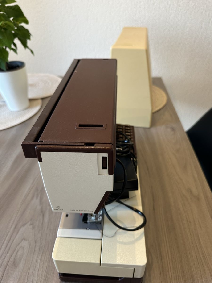 Pfaff Machines à coudre: Nähmaschine Pfaff tiptronic 1069 mit Koffer – D'occasion à Münchenbuchsee par IleanaT 3