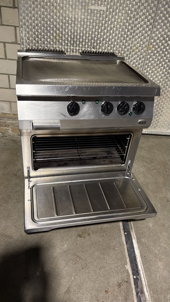 Elettrodomestici da cucina: Grillplatte mit Backofen – Usato da Wohlen AG venduto da Moh80 3
