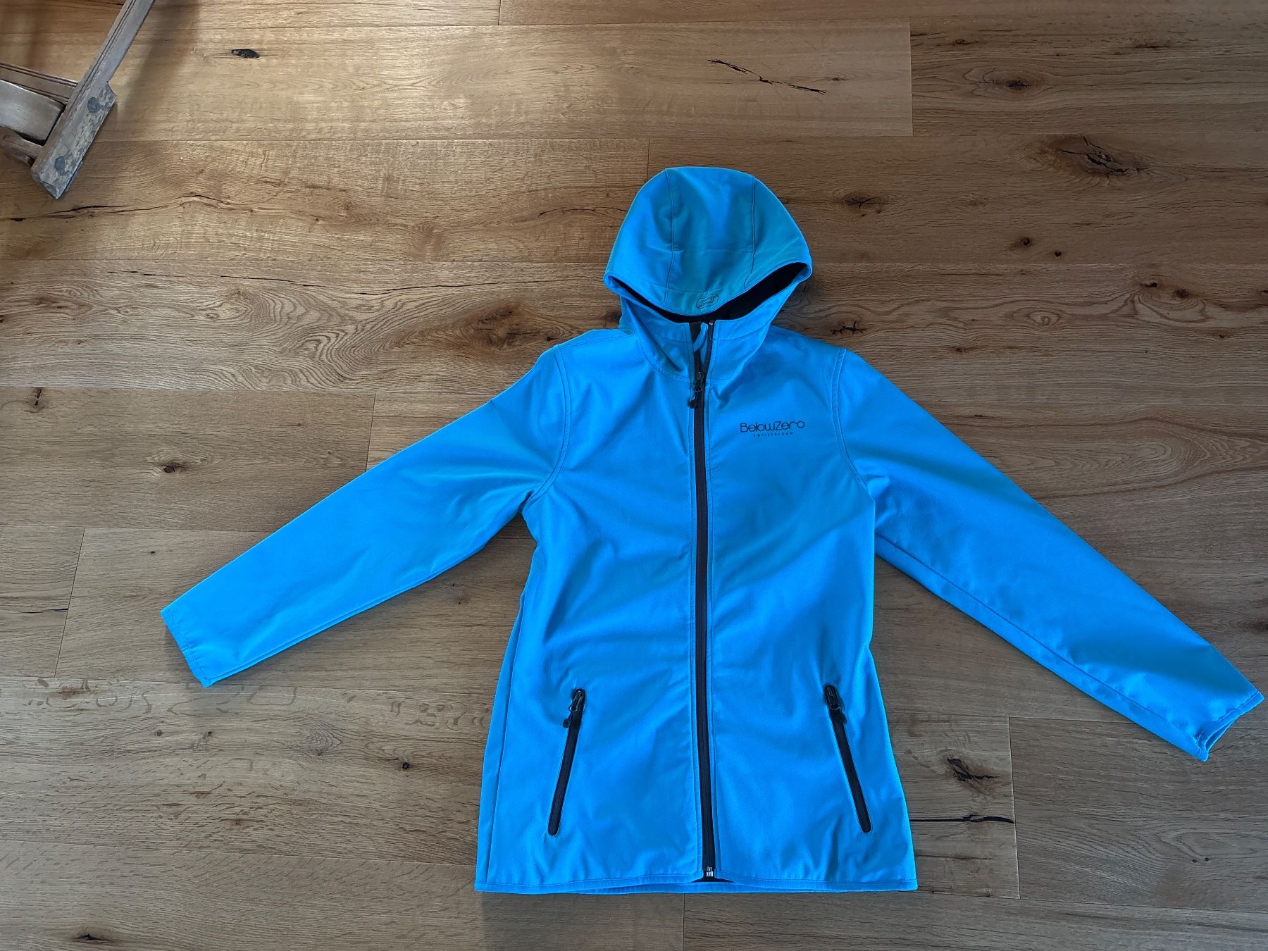 Giacche: Softshell Jacke BelowZero blau mit Kapuze – Usato da Beatenberg venduto da Rose406