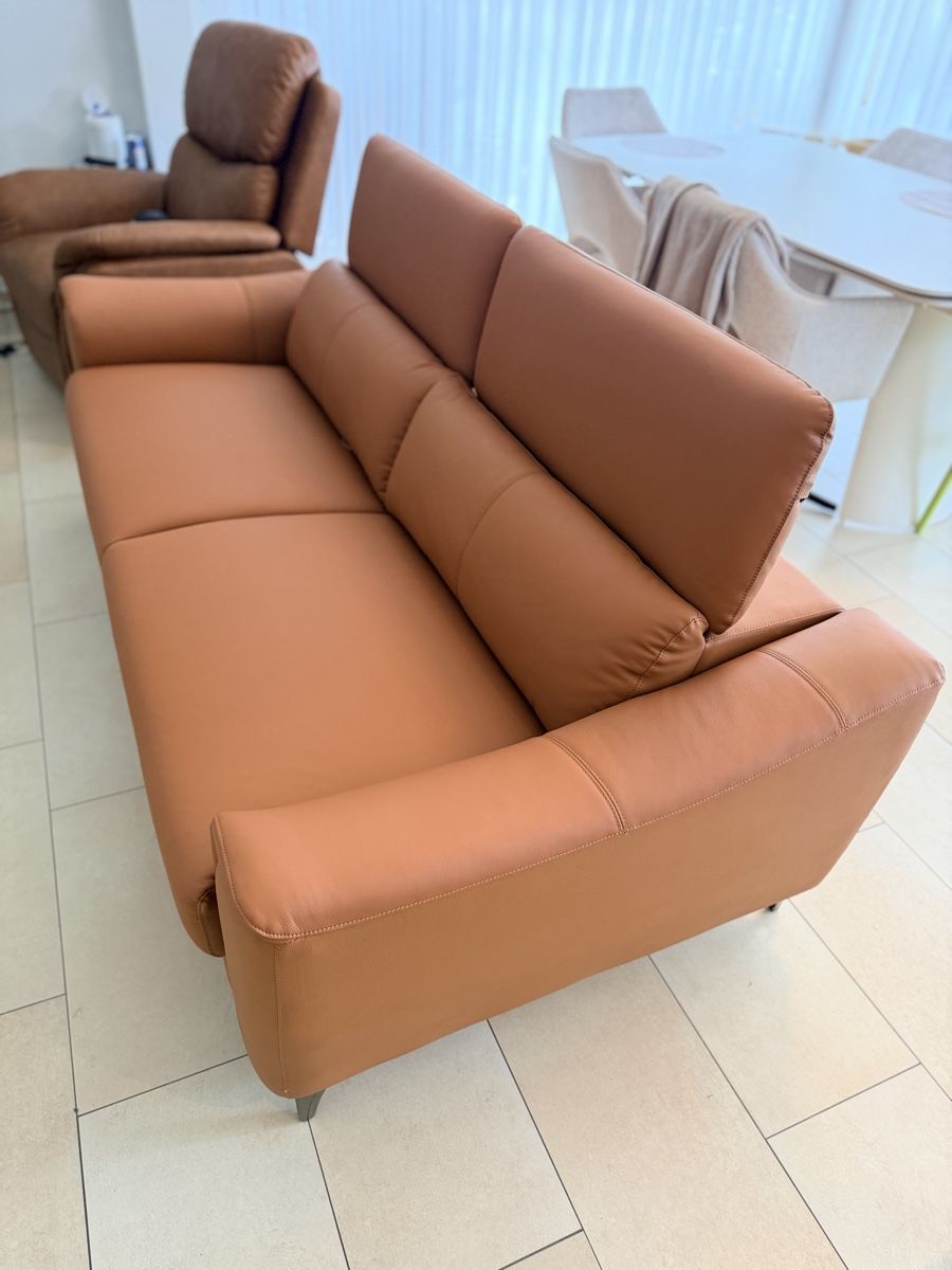 Sofas: Sofa 3-Sitzer NARWIK Echtleder Goldbraun – Neu (gemäss Beschreibung) aus Ueberstorf von dan_mms9
