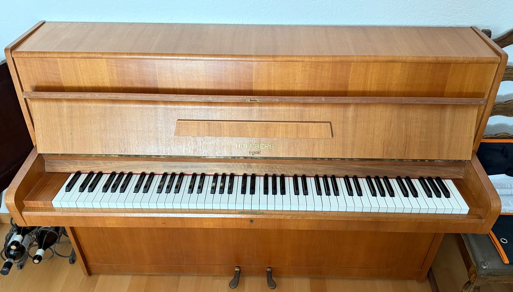 Strumenti musicali: Klavier HOFFBERG – Usato da Wohlen AG venduto da homecollectivech 2