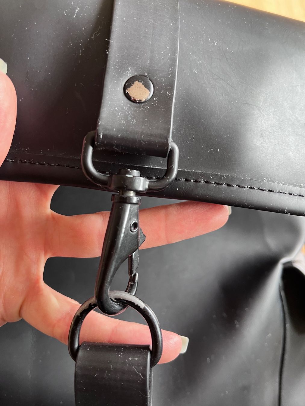 Rains Zaini: Sac à dos Rains noir – design minimaliste – très bon état – Usato da Lausanne venduto da jen_jeon 5