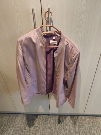 Bryna M. Jacke, Grösse M, zartes Lila, Top Zustand!