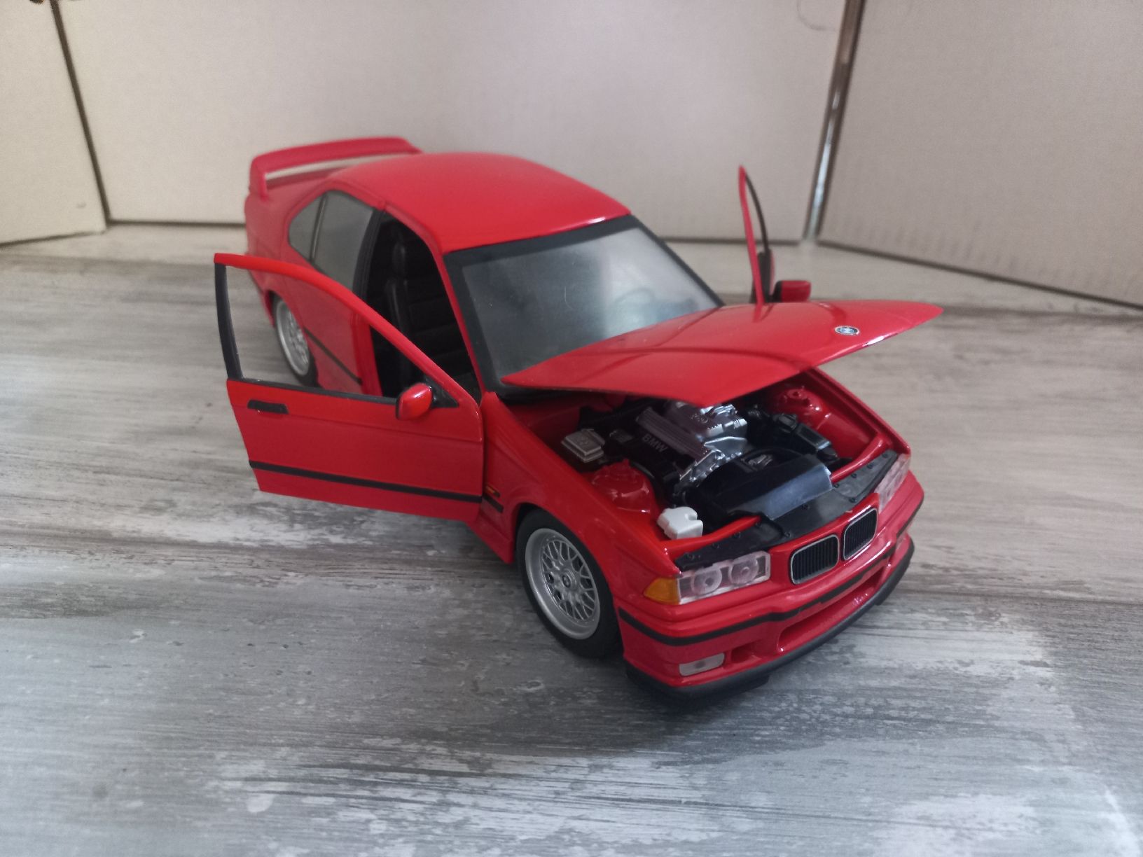 BMW Modellini d'auto: BMW série 3 1/18 UT – Usato da Attalens venduto da remy_s00 4