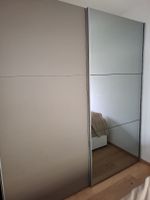 Bis 05.10. abholen. Schwebetürschrank 220x200