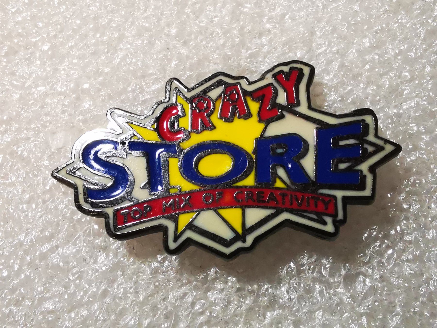 Placchette & Badge: Ansteckpin 15: Crazy Store – Usato da Oppligen venduto da Pin-Fall-Shop