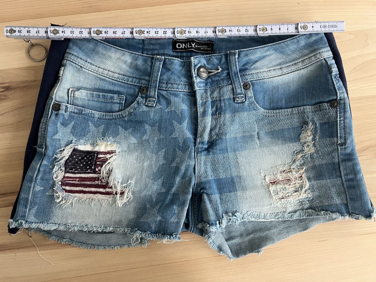 Jeans: Jeansshorts ONLY Sternenmuster mit USA Patch Grösse 26 – Usato da Oberglatt ZH venduto da dauerbrenner