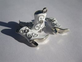 3D Anhänger Stifelette, Stiefel silber/weiss