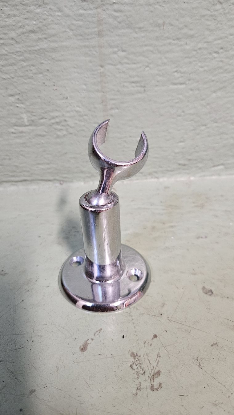 Supporti a parete: Duschstangenhalterung chrom Wandmontage  – Usato da Buchs AG venduto da Jacky273