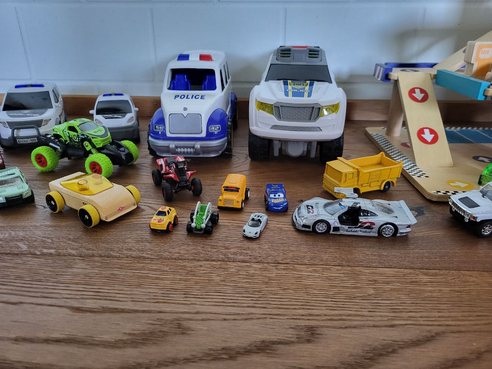 Giocattoli: Grosse Sammlung Spielzeugautos mit Garage – Usato da Ballwil venduto da Qws_hy777 2
