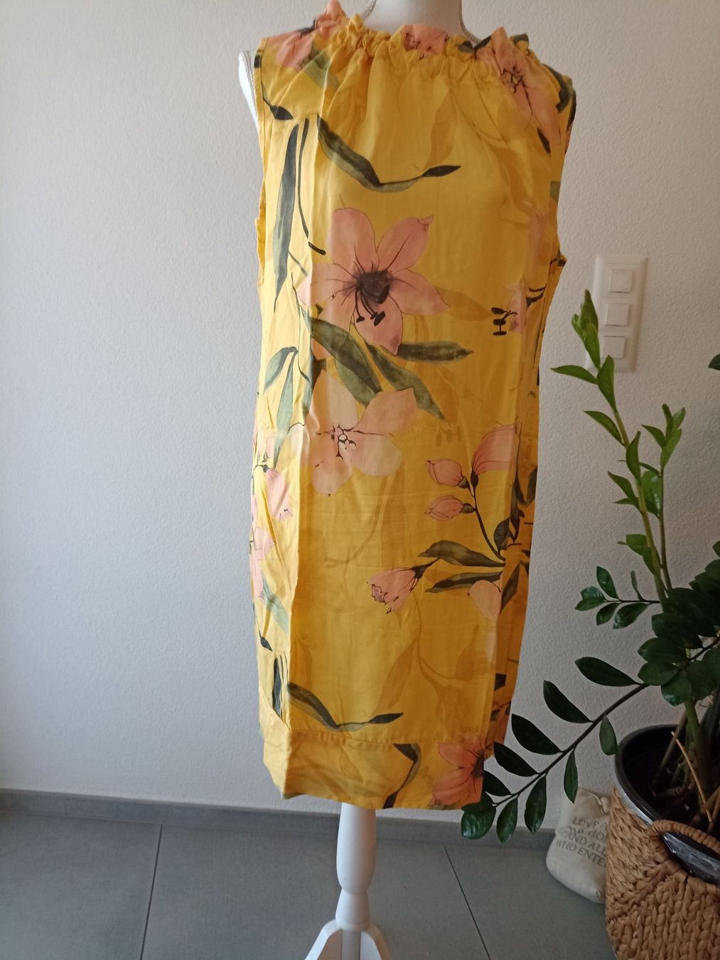 Kleider: Sommerkleid gelb gr.40 – Neu (gemäss Beschreibung) aus Winterthur von Husakeva