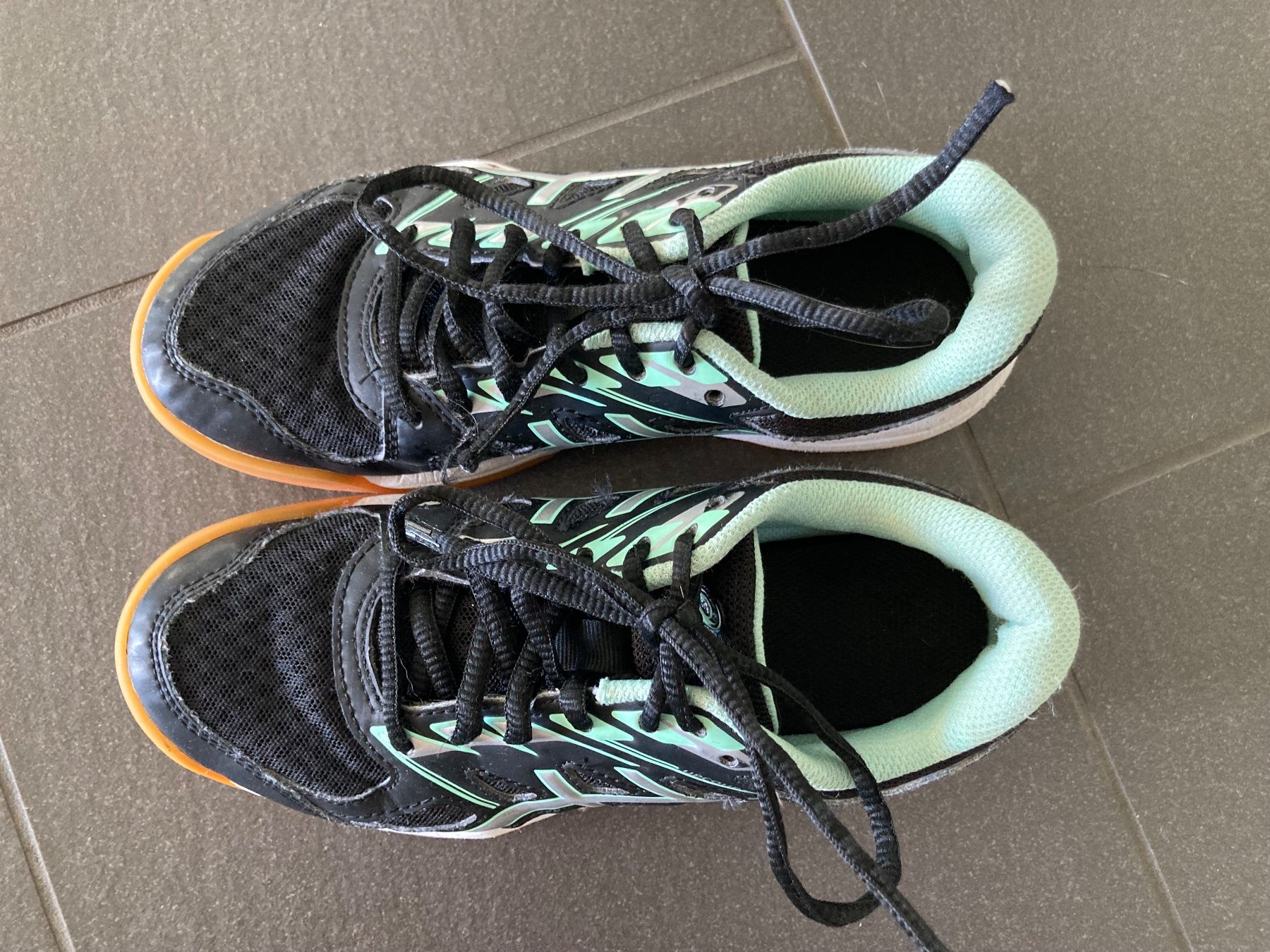Asics Scarpe per ragazzi: asics Hallenturnschuhe Gr. 35 – Usato da Eschenbach SG venduto da 12seasons 1