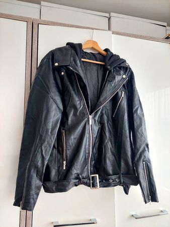 Kunstlederjacke von Siksilk, Größe M