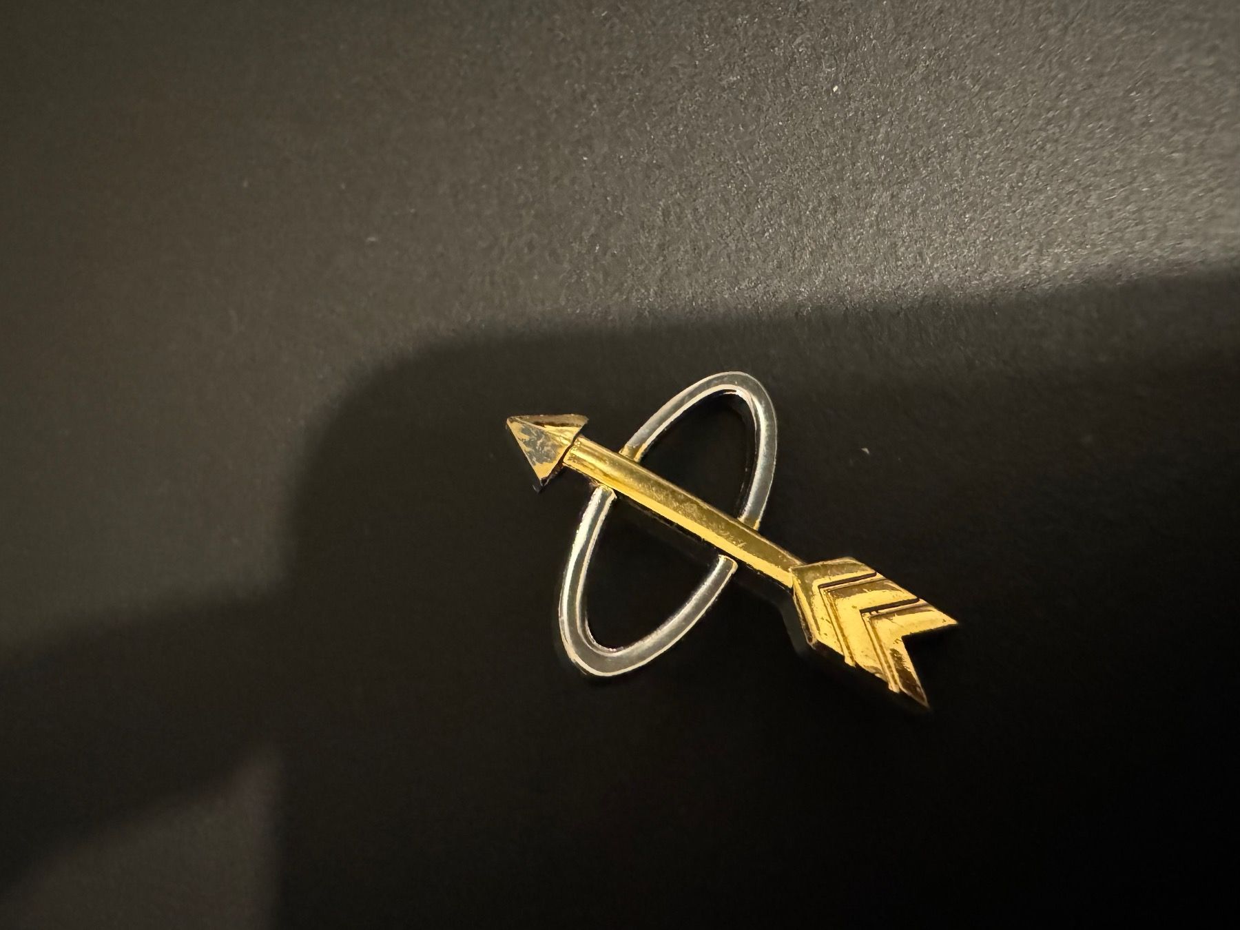 Plaquettes & Badges: Pin Militär Pfeil Bogen Armee – D'occasion à Galgenen par rub_f6kh