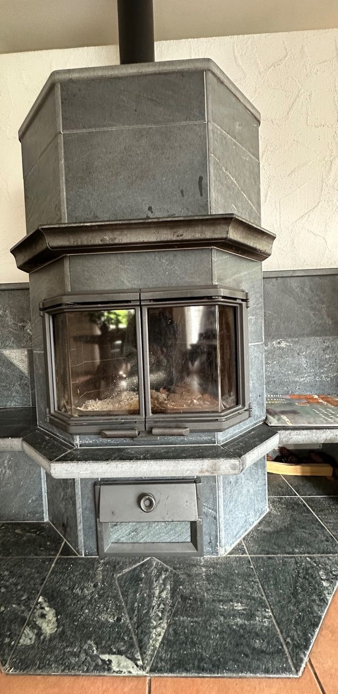 Altri mobili d'antiquariato: Tulikivi Speckstein-Ofen – Usato da Willisau venduto da ben_7bkp 3