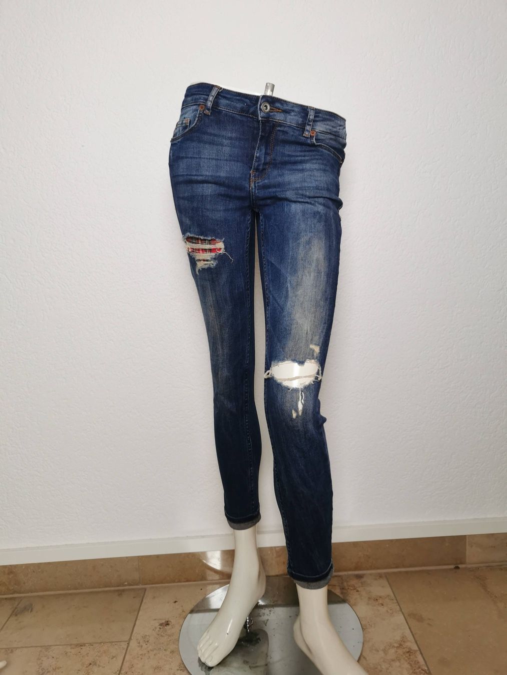 Pull&Bear Jeans: Pull and Bear Ripped Denim Jeans - S – Usato da Wettingen venduto da JasminL92-3 3