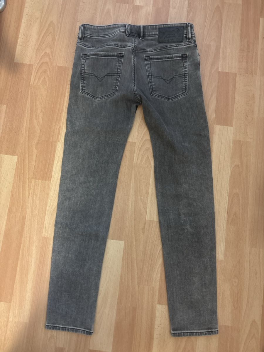 Jeans: Jeans grau Grösse L guter Zustand – Nuovo (secondo la descrizione) da Oberwil BL venduto da ian_b5dz 1