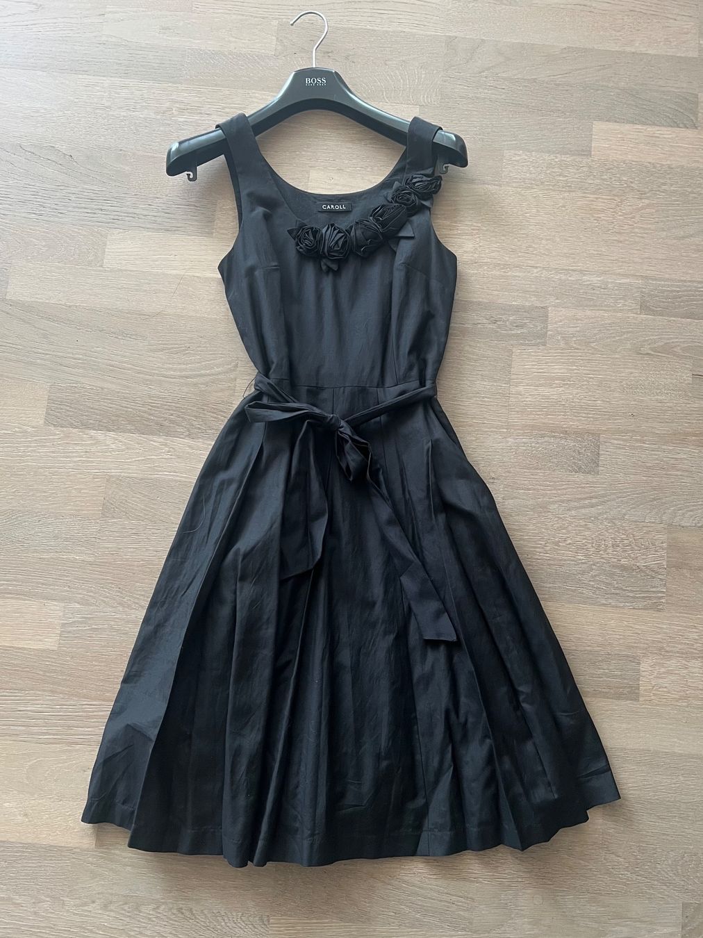 Caroll Vestiti: Robe Caroll, taille 36, comme neuve – Usato da Hauterive NE venduto da mwueth