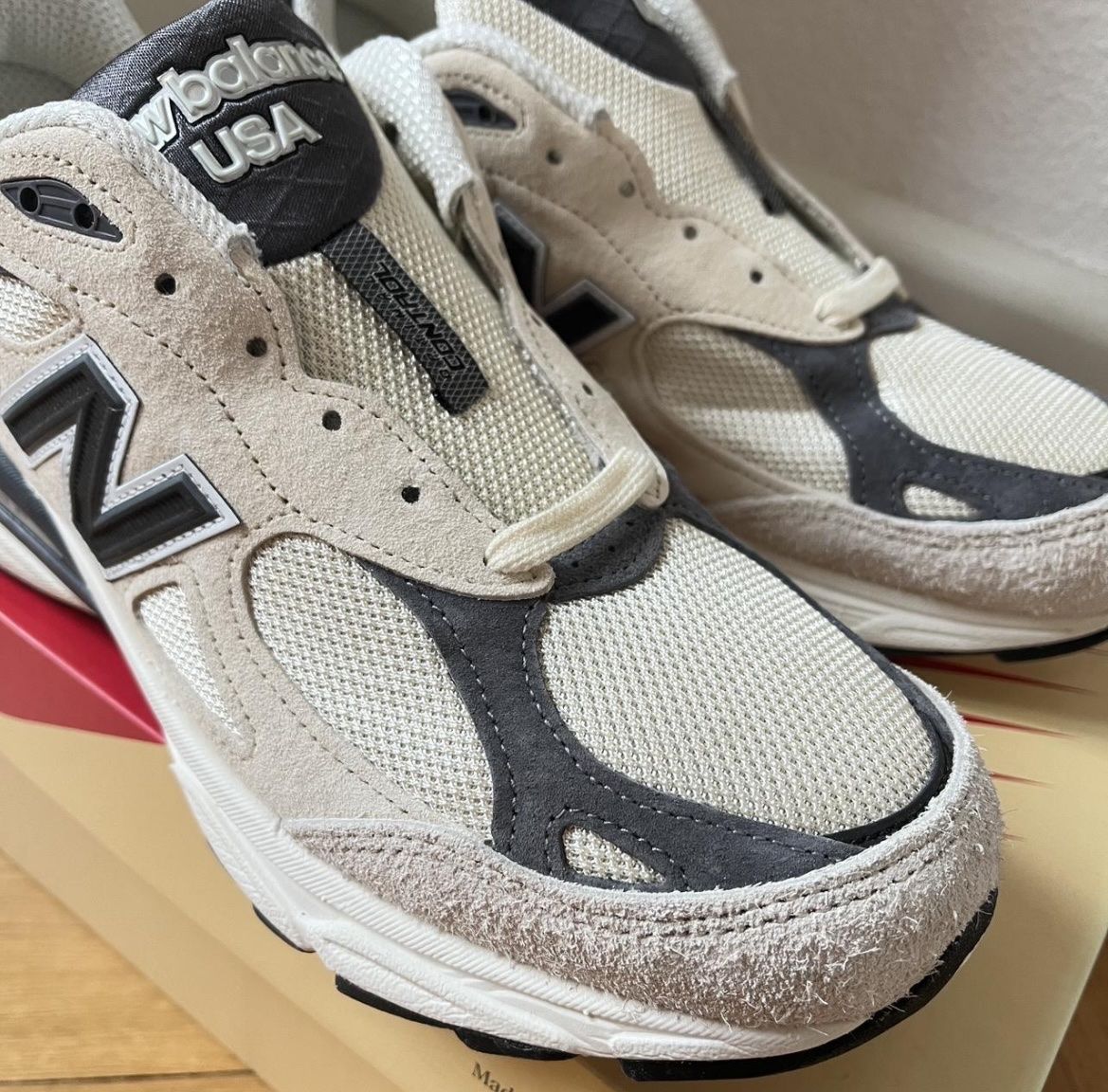 New Balance Scarpe da uomo: New Balance 990v3 Moonbeam - Teddy Santis – Nuovo e nell'imballaggio originale da Bevaix venduto da Jeandasch 1