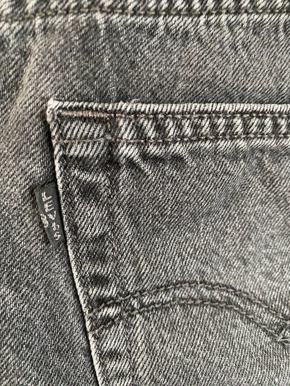 Levi's Jeans: Denim/jeans Shorts Levi's Schwarz – Usato da Zürich venduto da Pianodunst 3