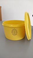 Contenitore Tupperware giallo con coperchio