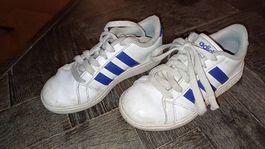 Adidas Turnschuhe Grösse 29