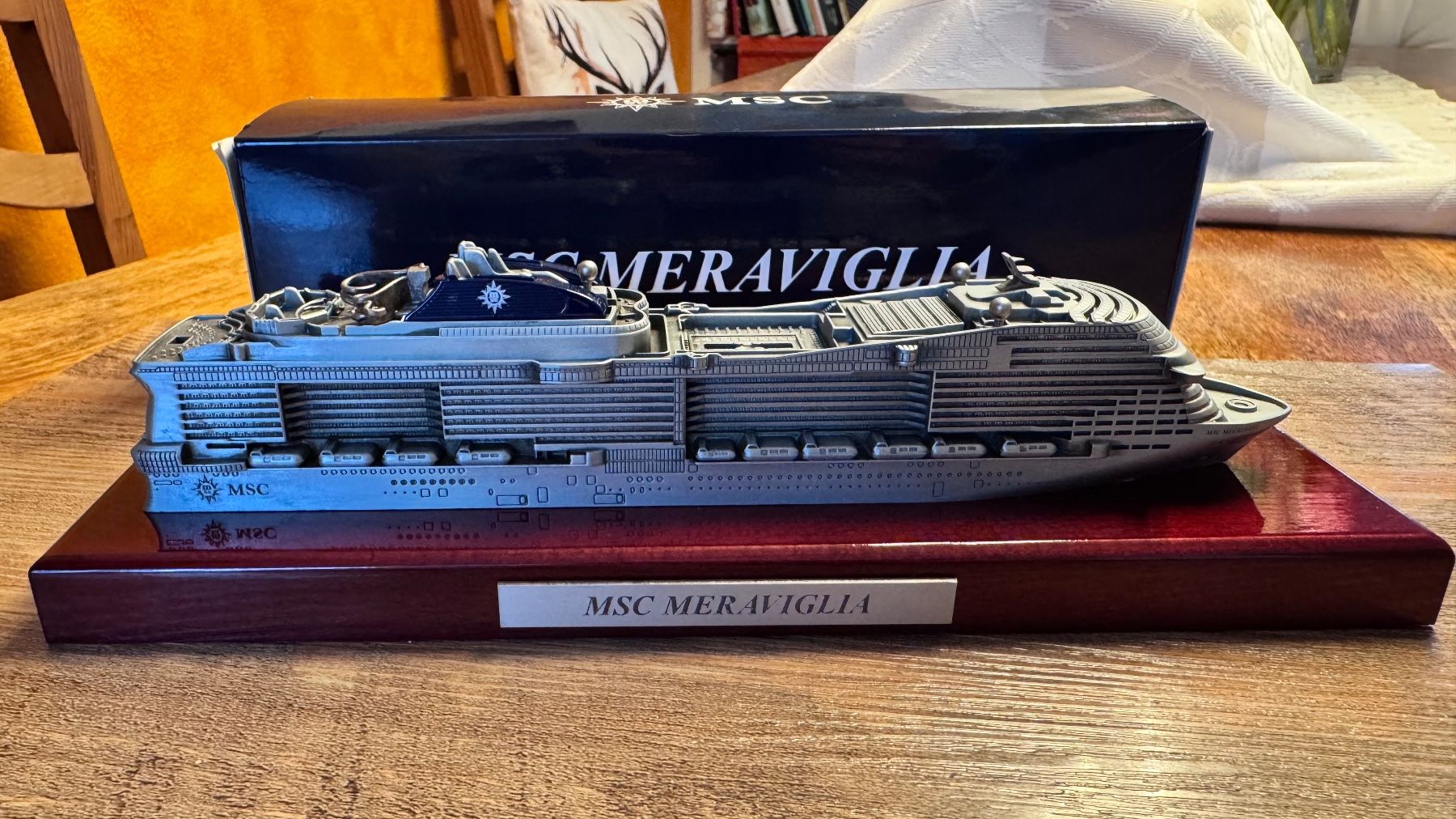 Kit di modellismo & Modellini statici: MSC MERAVIGLIA - MEGA Kreuzfahrtschiff - Schiffsmodell – Nuovo e nell'imballaggio originale da Rheinfelden venduto da Shuttle10 2
