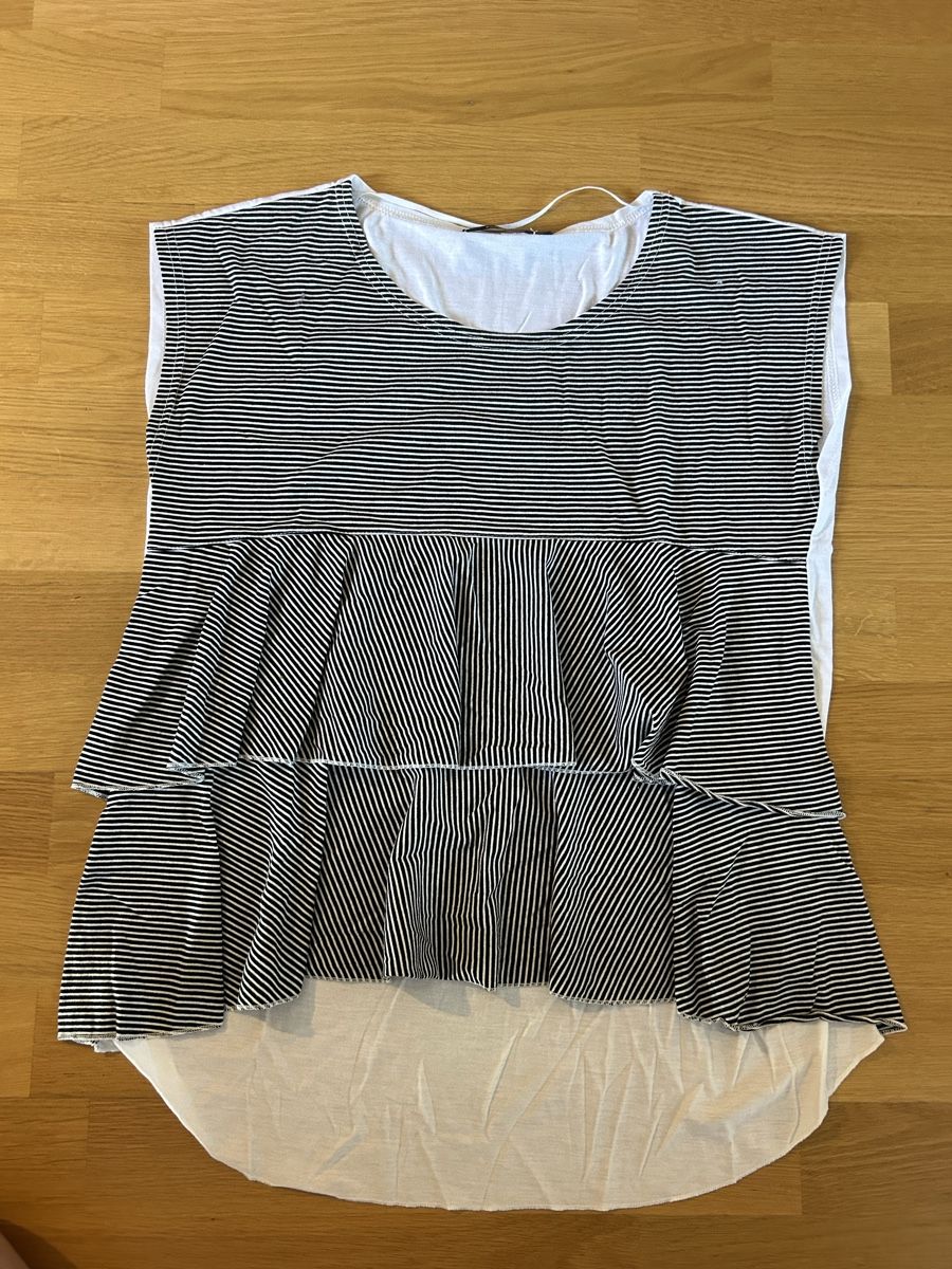 T-shirt: T-shirt blanc et noir – Usato da Daillens venduto da guisepa