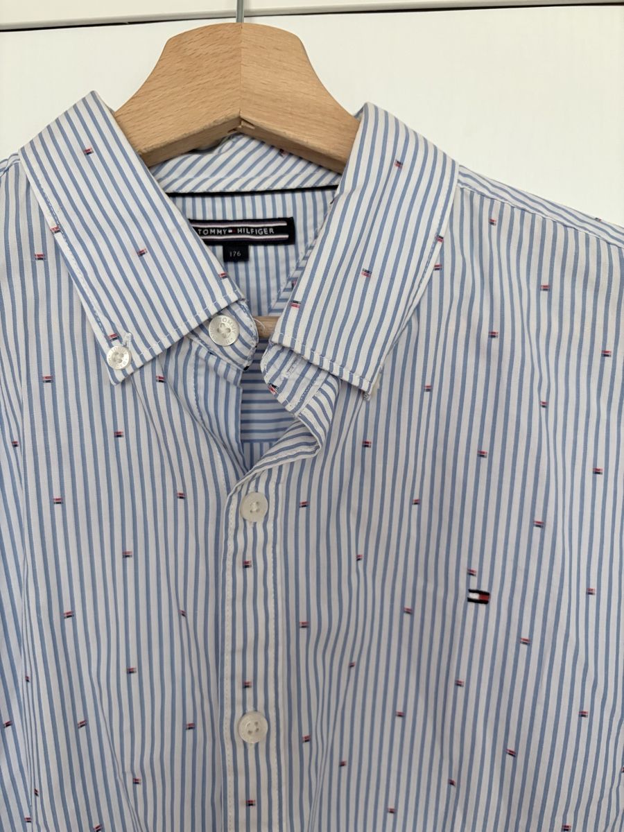 Tommy Hilfiger Camicie, T-shirt & Polo: Tommy Hilfiger Hemd hellblau gestreift,  – Usato da Pfungen venduto da ozc_d6ss