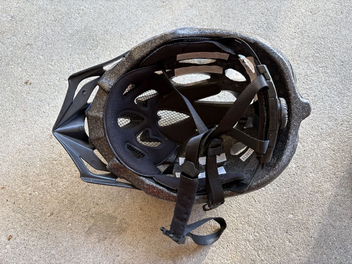 Helme: Casque vélo Léopard Médium (57-59) – Gebraucht aus Villarimboud von hampton2012 2
