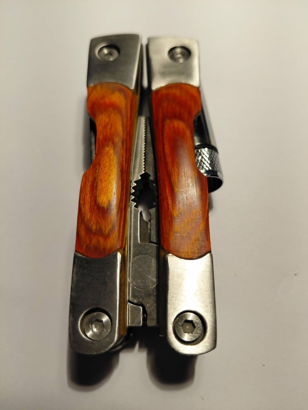 Coltelli tascabile: Das Profi-Multitool stark und massiv ‪/ + LED LAMPE – Nuovo e nell'imballaggio originale da Minusio venduto da graziano11 3