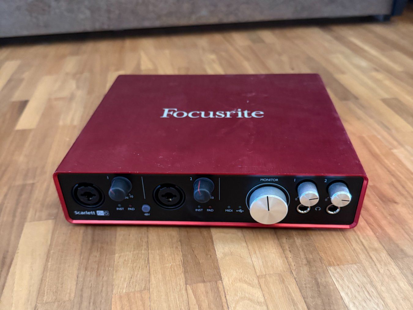 Focusrite Attrezzatura per studi di registrazione: Focusrite Scarlett 6i6 2nd Gen – USB Audio Interface – Usato da Baden venduto da jasmin_92