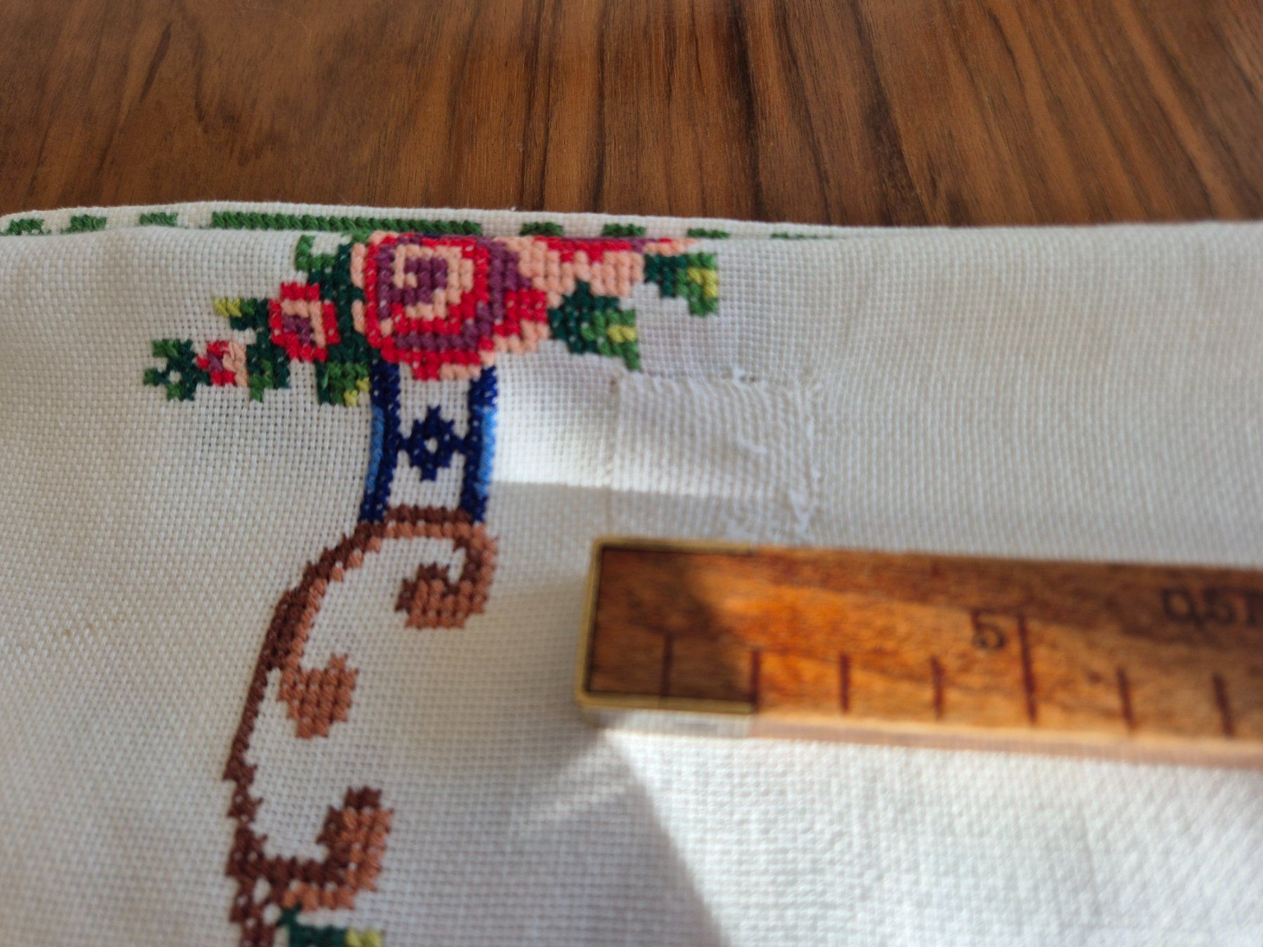Altra biancheria da tavola: Handgestickte Tischdecke mit Rosenmuster, Vintage Stil – Usato da Bern venduto da aronari 7