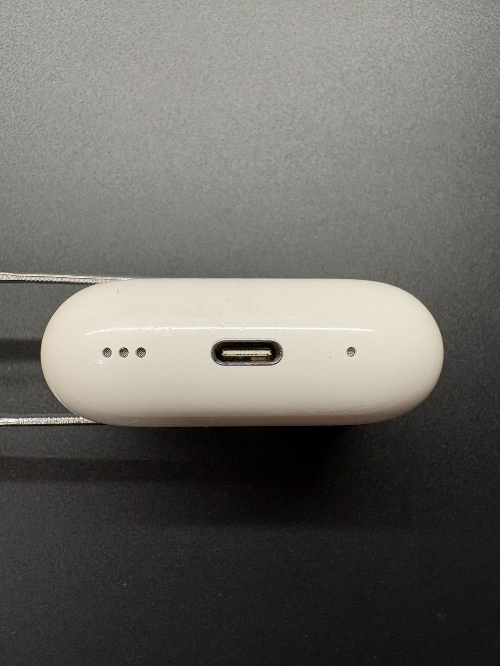 Apple Cuffie: Apple AirPods Pro 2 charging case (A2968). – Usato da Lausanne venduto da Zorrus77 3