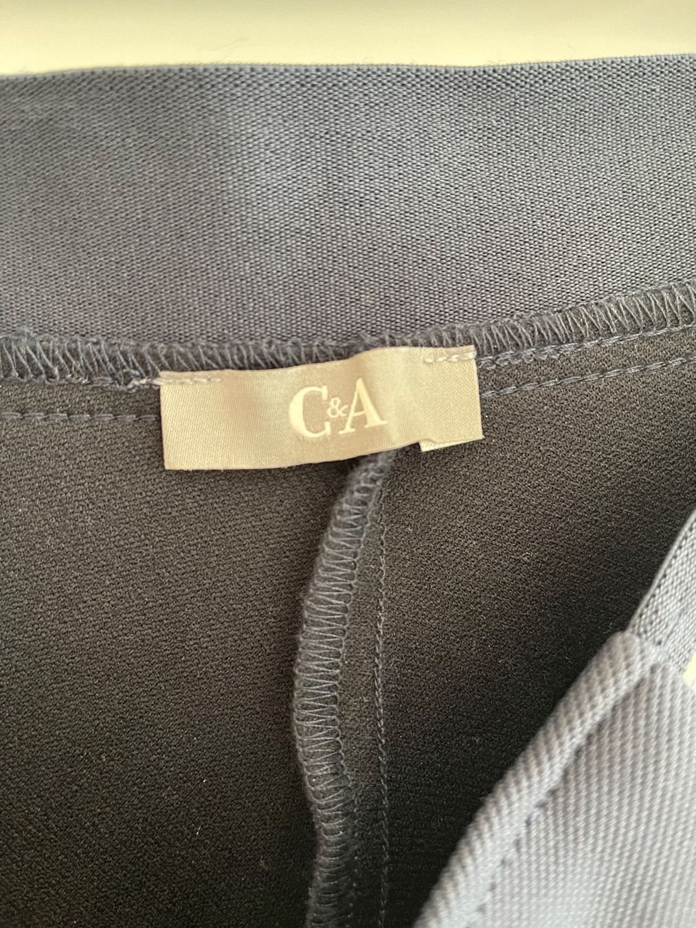 C&A Pantaloni: Training bleu marque C&A – Usato da Sion venduto da edelweissse 3