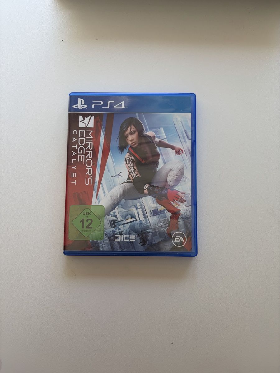 Sony Console: PS4 inkl. Spiele und Controller (800Gb) – Usato da Basel venduto da max_nmh5 5